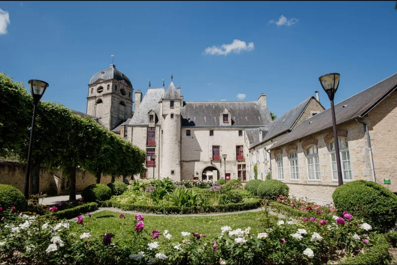 Alençon tourist office and garden